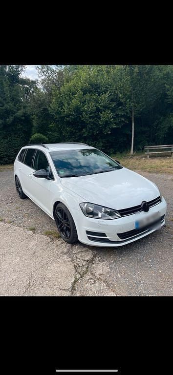 Weiß Gebraucht 2015 VW Golf VII Comfortline Kombi | 6.800 € (Guter Preis) - Bild 1/4