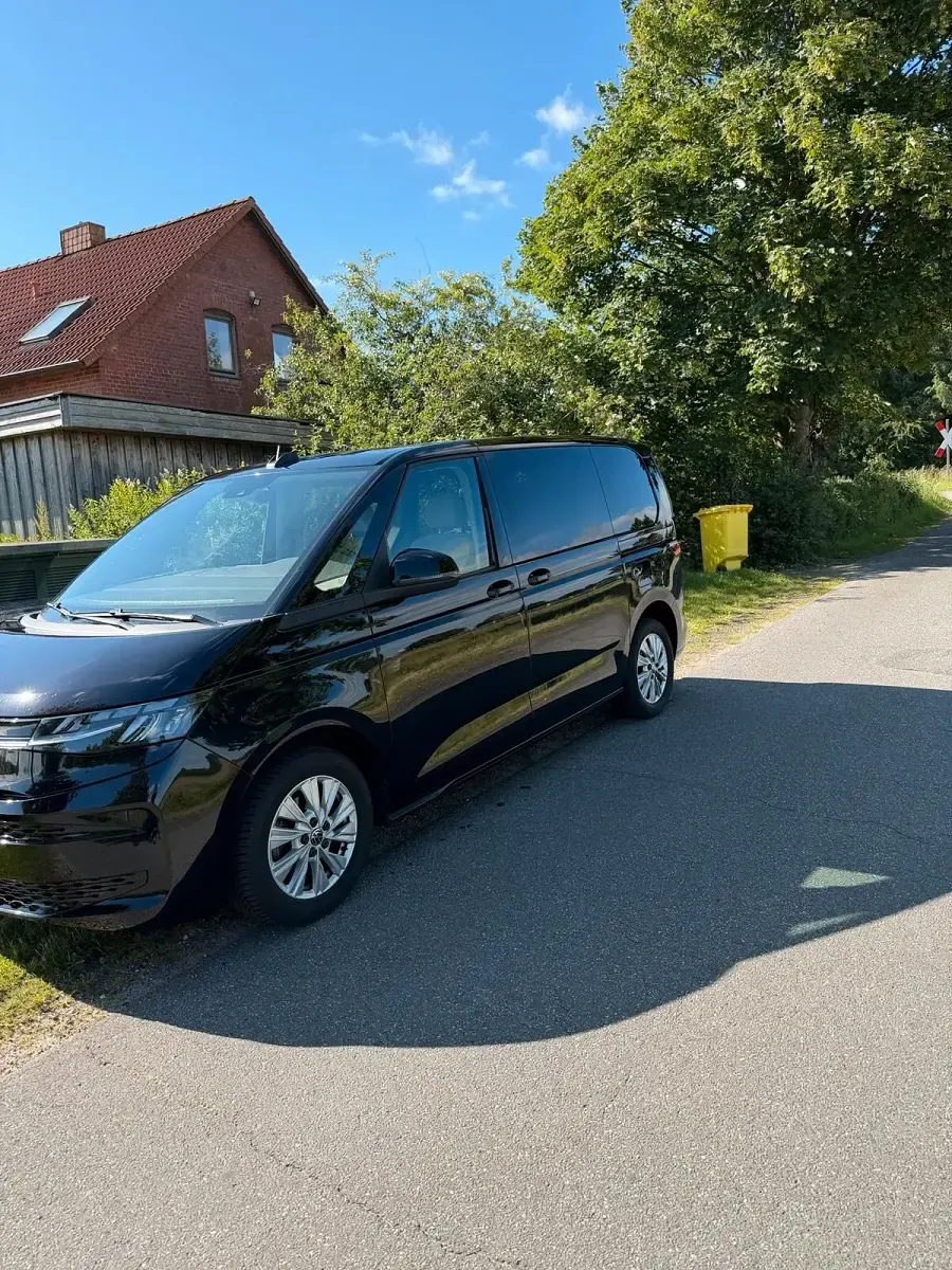 Gebraucht VW Multivan 150 PS (110 kW) 2024 Schwarz Van / Kleinbus