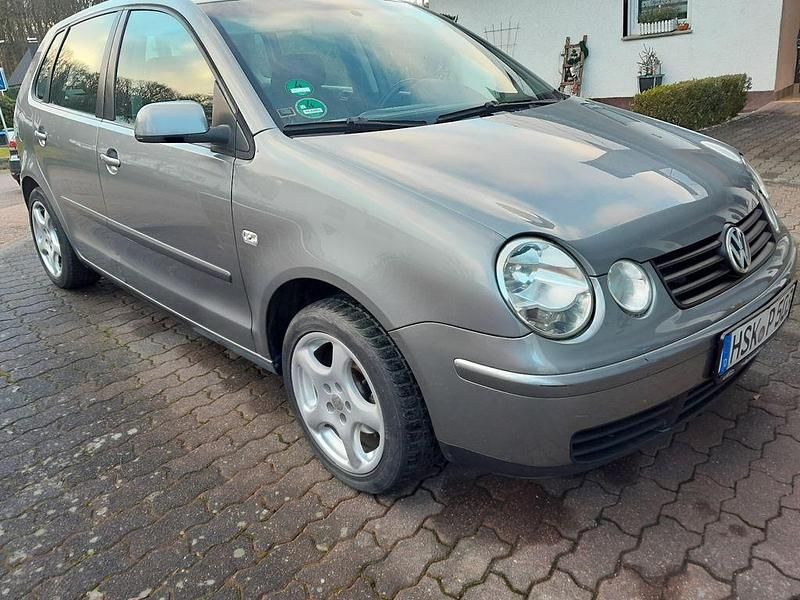 Grau Gebraucht 2004 VW Polo Cricket Limousine | 1.790 € (Fairer Preis) - Bild 1/4
