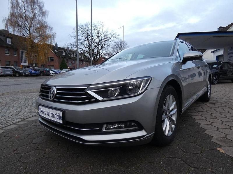 Silber Gebraucht 2016 VW Passat Comfortline Kombi | 11.990 € (Guter Preis) - Bild 1/3