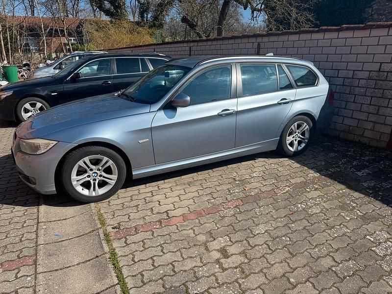 Gebraucht BMW 318 143 PS (105 kW) 2010 Blau Kombi