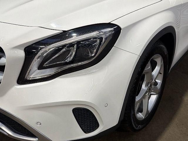 Gebraucht Mercedes GLA250 Progressive 211 PS (155 kW) 2019 Weiß SUV
