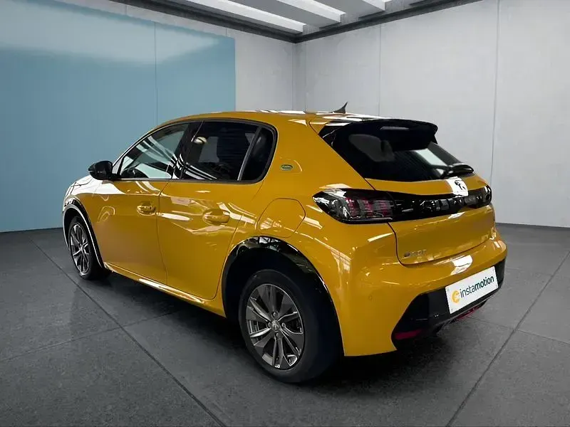 Gebraucht Peugeot e-208 Allure 100 kW (136 PS) 2022 Gelb Kleinwagen