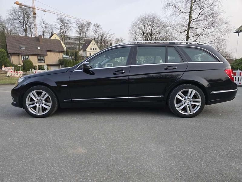 Gebraucht Mercedes C180 156 PS (114 kW) 2012 Schwarz Kombi