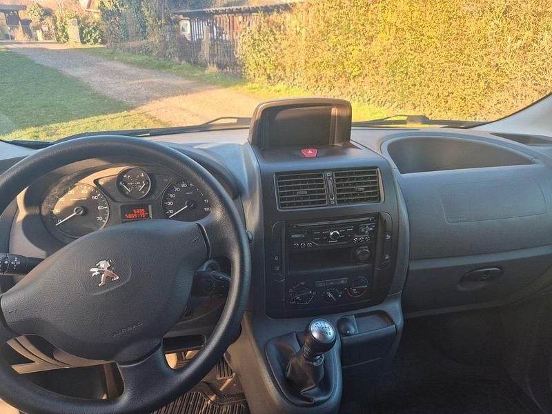 Gebraucht Peugeot Expert 166 PS (122 kW) 2016 Silber Van