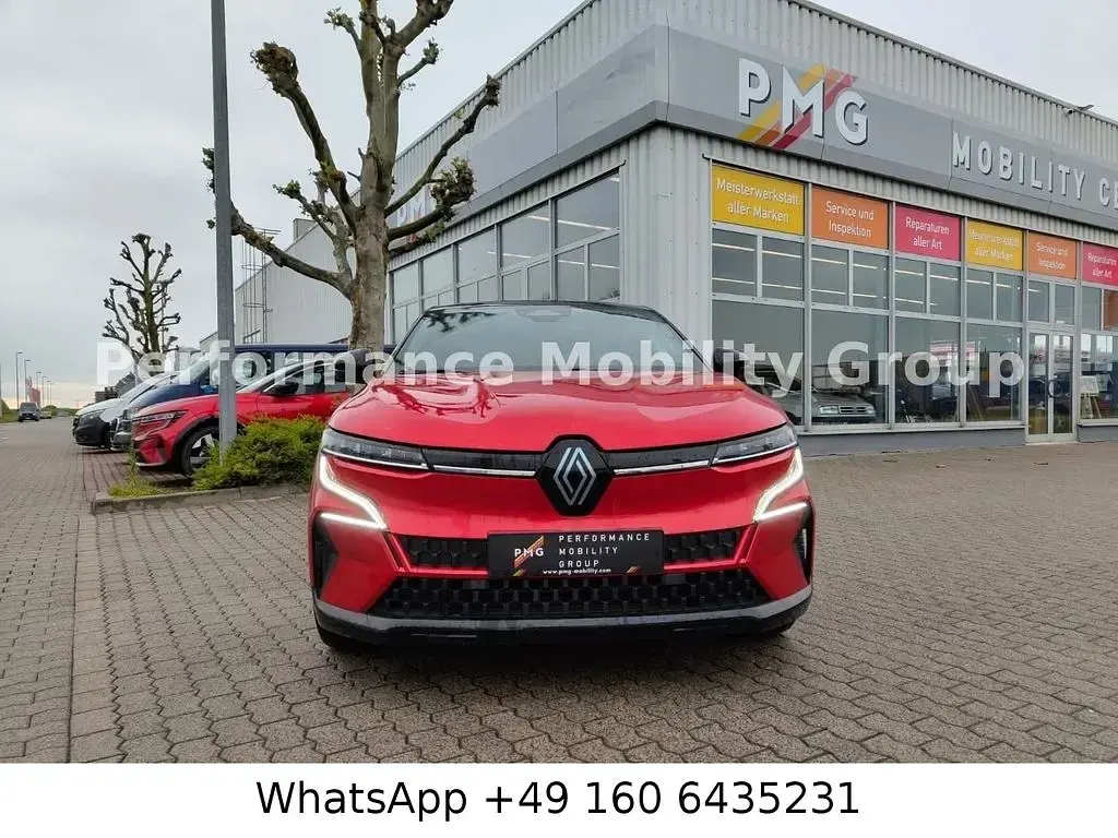 Używany Renault Megane E-Tech Techno 96 kW (131 KM) 2023 Czerwony Sedan/Limuzyna