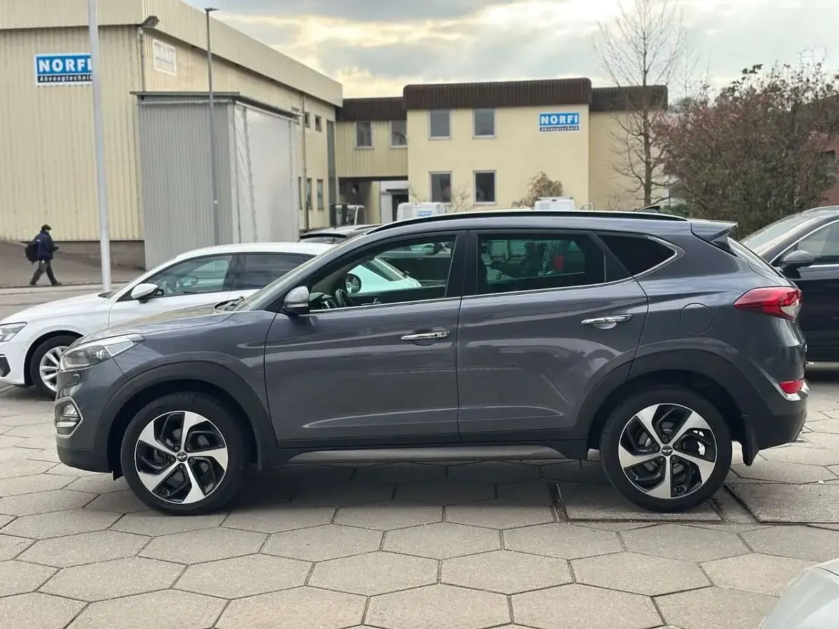 Gebraucht Hyundai Tucson Premium 185 PS (136 kW) 2015 Grau SUV