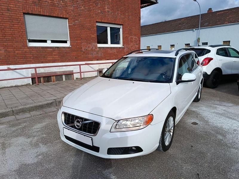 Gebraucht Volvo V70 Momentum 114 PS (83 kW) 2011 Weiß Kombi