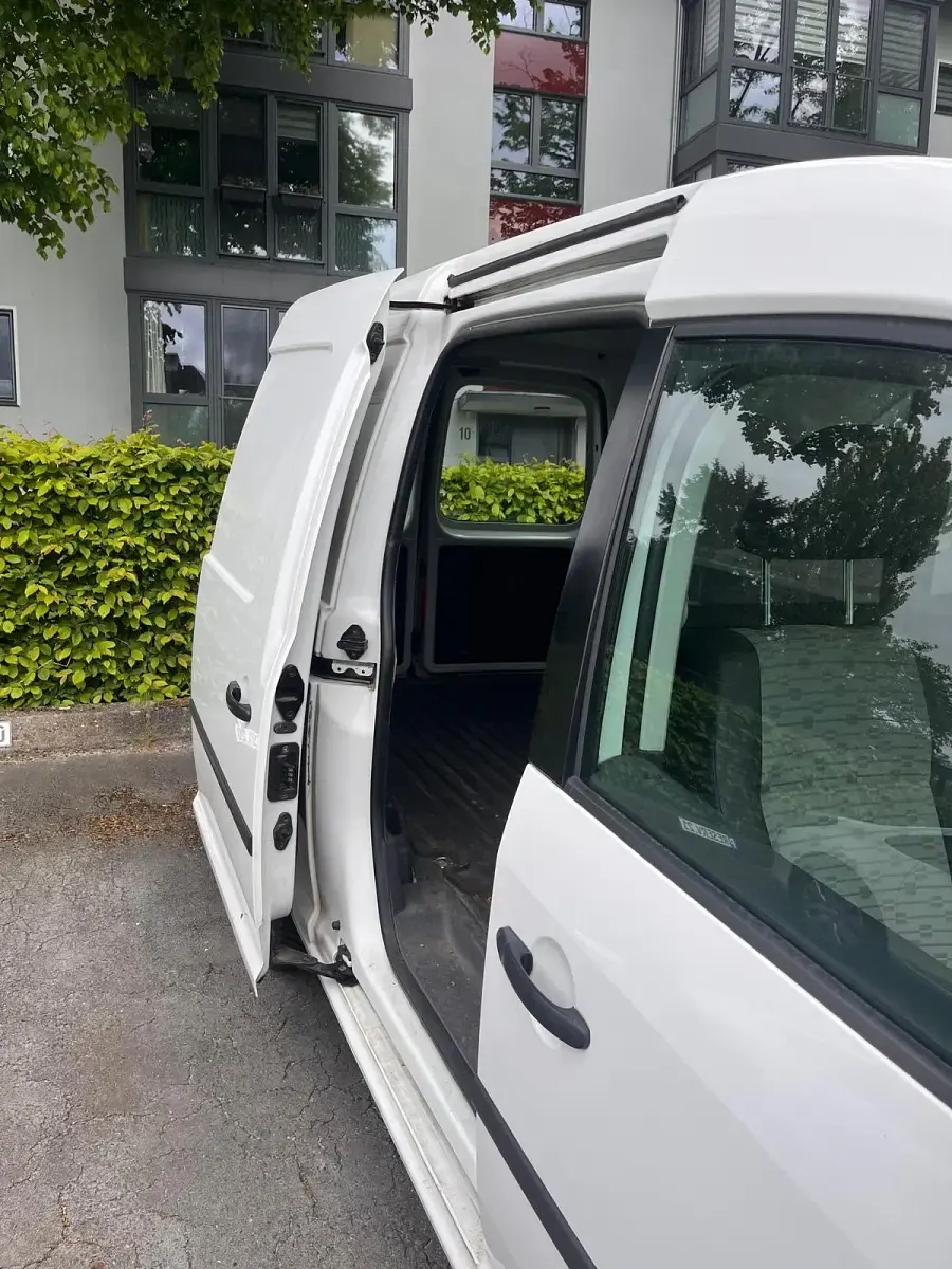 Second-hand VW Caddy 102 CP (75 kW) 2013 Alb Monovolum