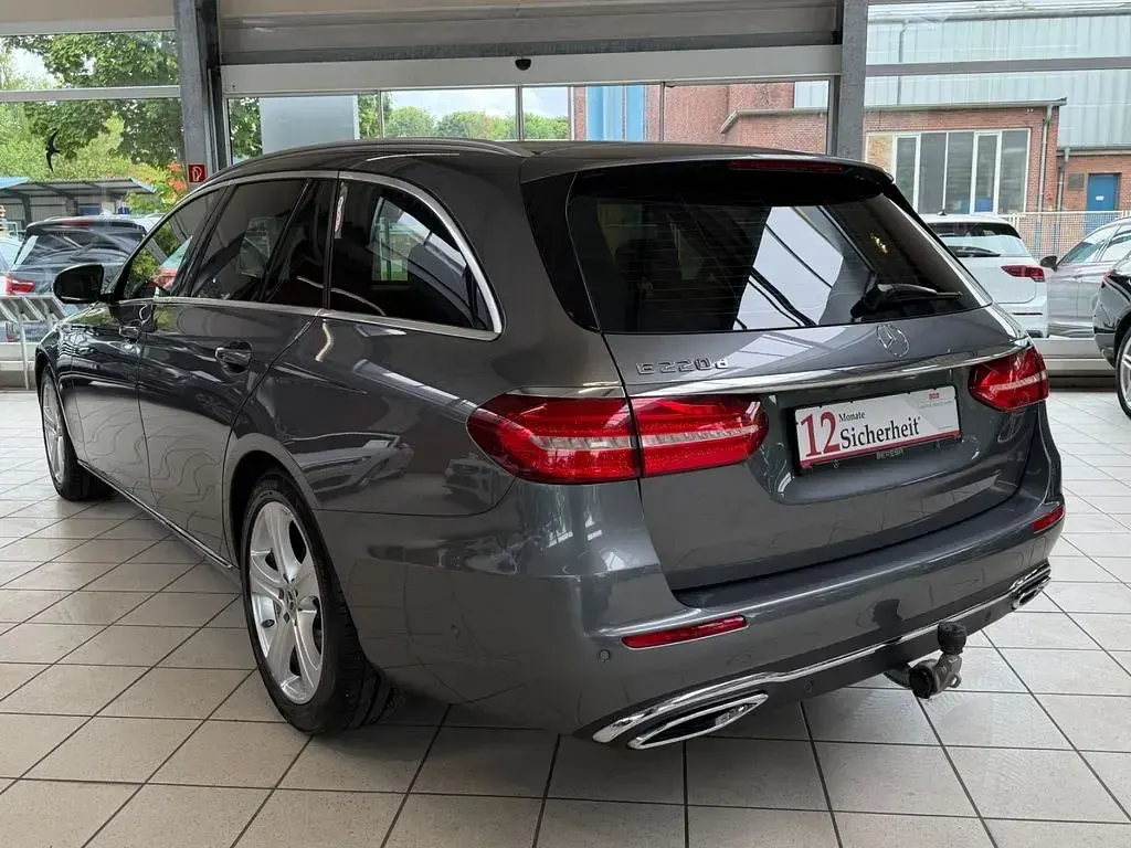 Usado Mercedes E220 Avantgarde 194 CV (142 kW) 2017 Gris Berlina
