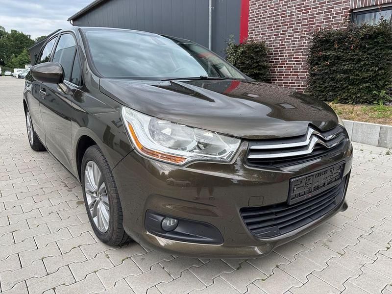 Braun Gebraucht 2011 Citroën C4 Tendance Limousine | 2.999 € (Teuer) - Bild 1/4