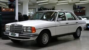 Weiß Gebraucht 1977 Mercedes E280 Limousine | 26.950 € - Bild 1/4