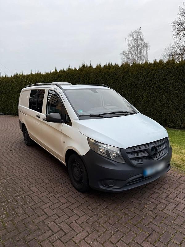 Weiß Gebraucht 2015 Mercedes Vito Van | 15.500 € - Bild 1/4