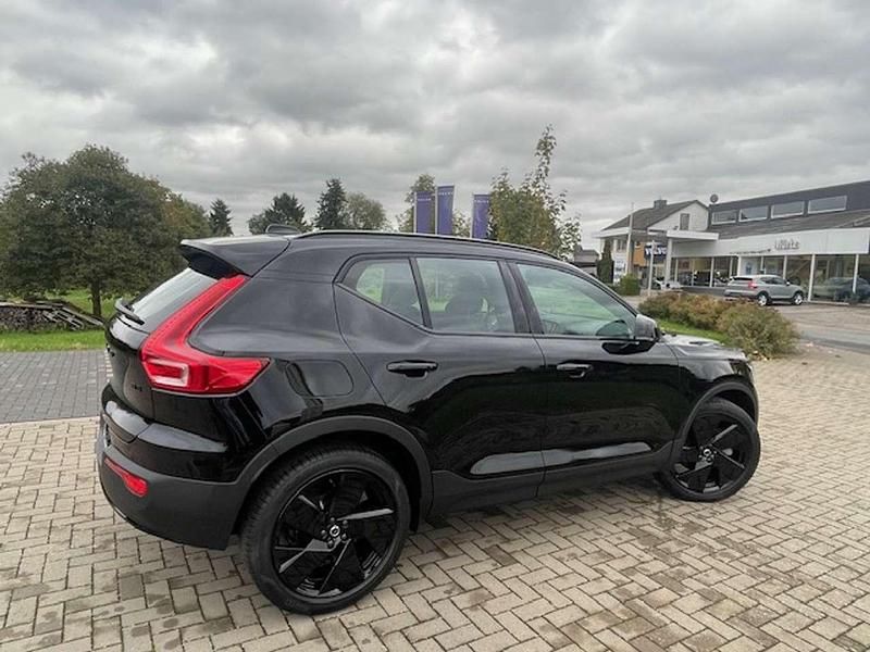 Gebraucht Volvo XC40 Plus 163 PS (119 kW) 2025 Onyx black SUV