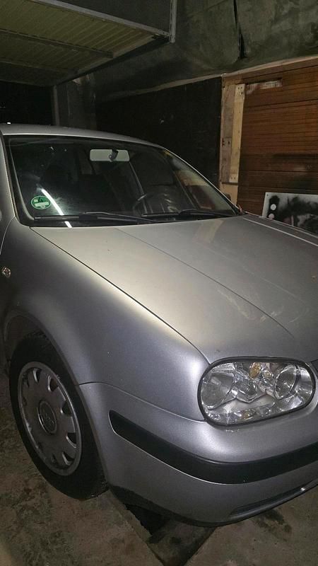Silber Gebraucht 2002 VW Golf IV Kleinwagen | 500 € (Superpreis) - Bild 1/4