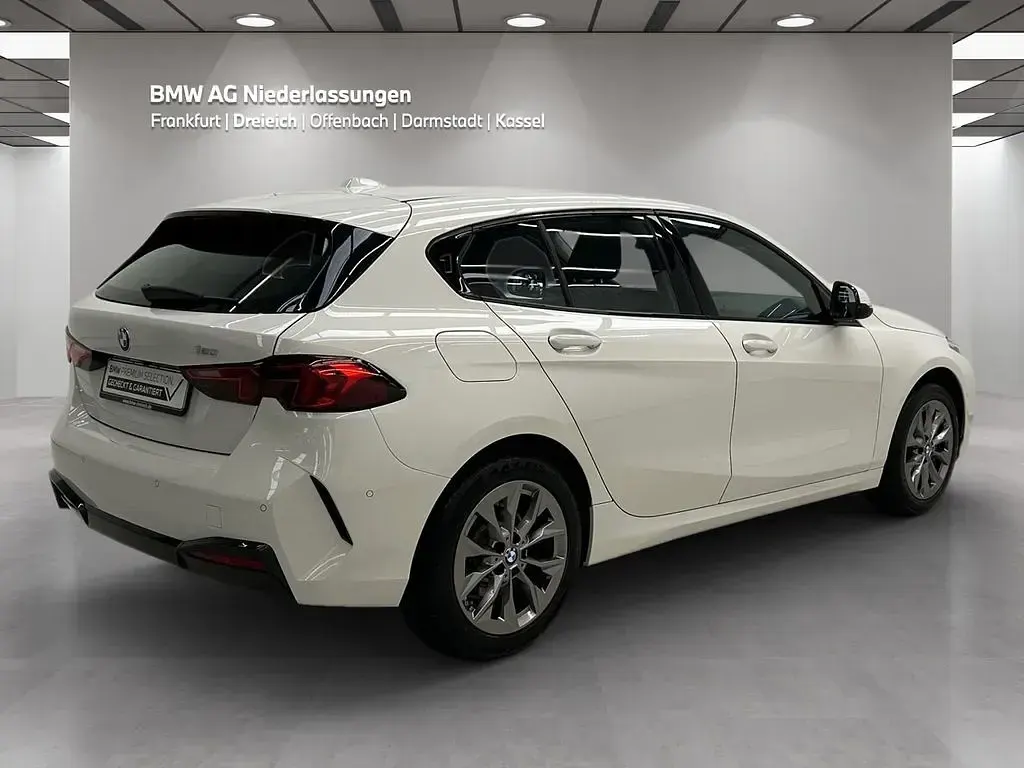 Używany BMW 120 Shadowline 156 KM (114 kW) 2025 Biały Hatchback