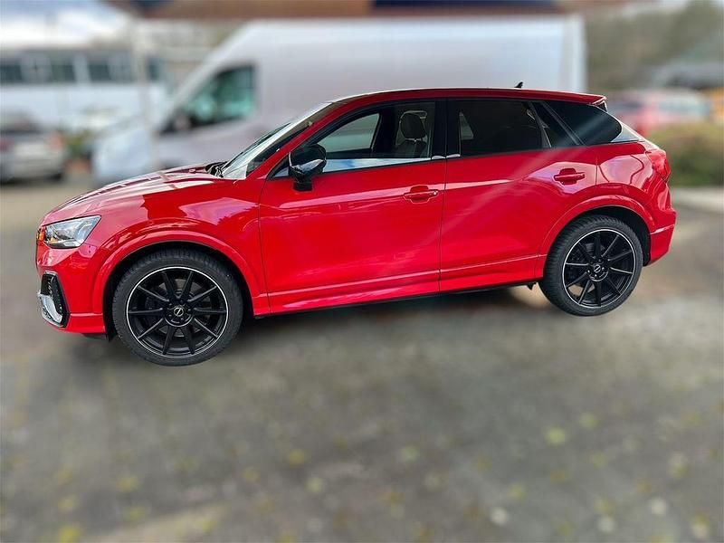 Gebraucht Audi SQ2 Sport 300 PS (220 kW) 2023 Rot SUV