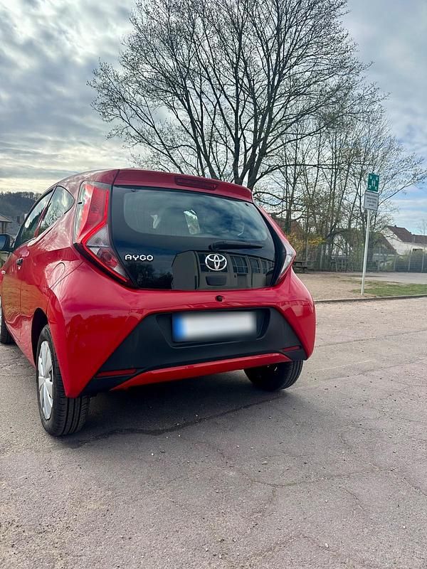 Gebraucht Toyota Aygo 72 PS (52 kW) 2019 Rot Kleinwagen