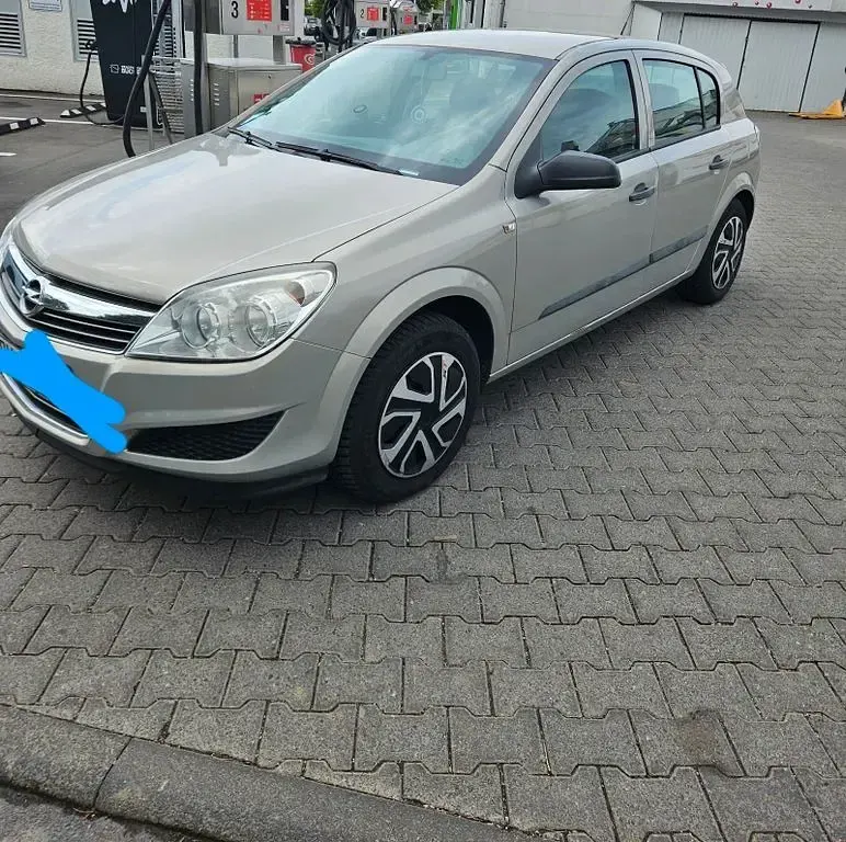 Gebraucht Opel Astra 90 PS (66 kW) 2009 Limousine