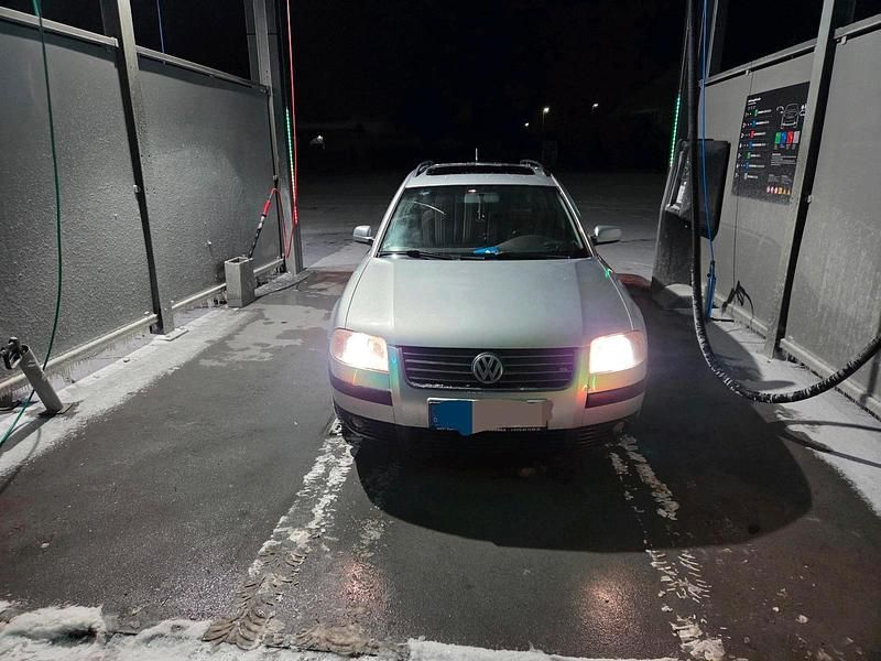 Grau Gebraucht 2001 VW Passat Trendline Kombi | 2.300 € (Etwas zu teuer) - Bild 1/4