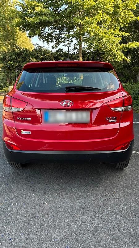 Gebraucht Hyundai ix35 130 PS (95 kW) 2013 Rot SUV