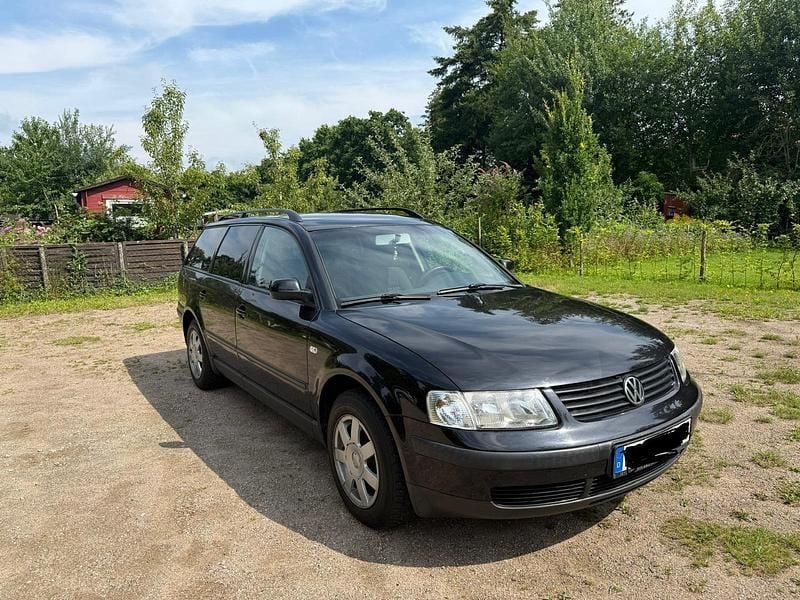 Schwarz Gebraucht 2000 VW Passat Kombi | 2.100 € (Teuer) - Bild 1/4