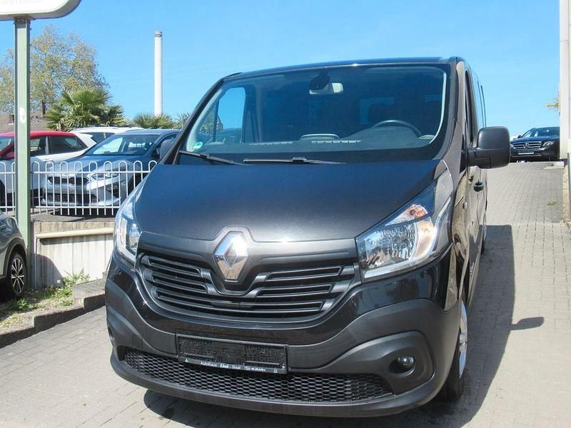 Second-hand Renault Trafic Expression 145 CP (106 kW) 2016 Negru Monovolum