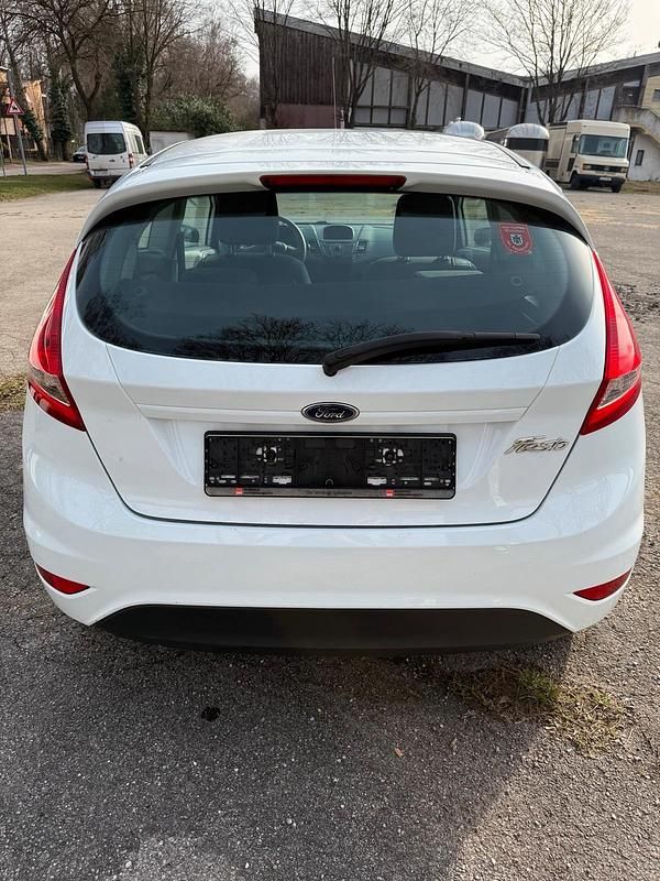 Gebraucht Ford Fiesta 60 PS (44 kW) 2009 Weiß Kleinwagen
