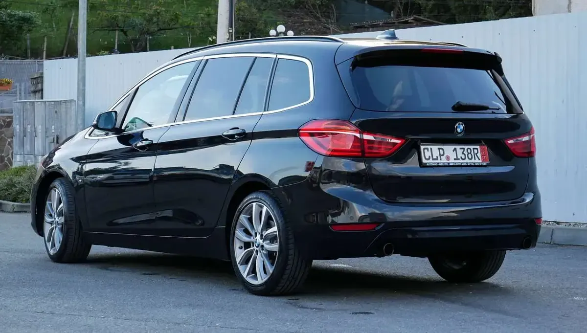 Gebraucht BMW 220 Gran Tourer Sport Line 190 PS (139 kW) 2016 Schwarz Van / Kleinbus