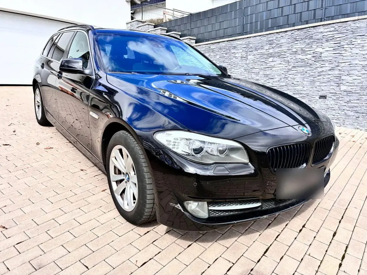 Gebraucht BMW 520 184 PS (135 kW) 2012 Schwarz Kombi