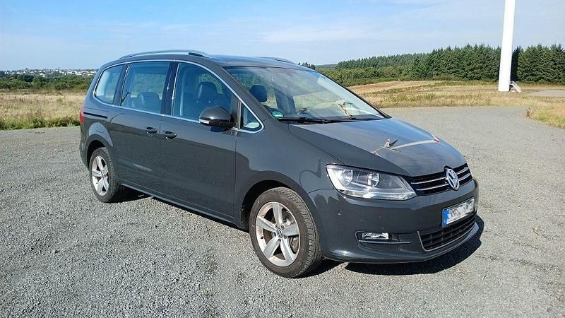Grau Gebraucht 2011 VW Sharan Highline Van / Kleinbus | 11.800 € (Etwas zu teuer) - Bild 1/4
