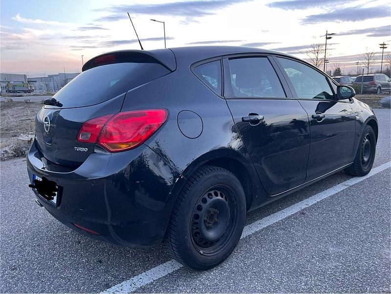 Gebraucht Opel Astra Design Edition 140 PS (102 kW) 2011 Schwarz Limousine