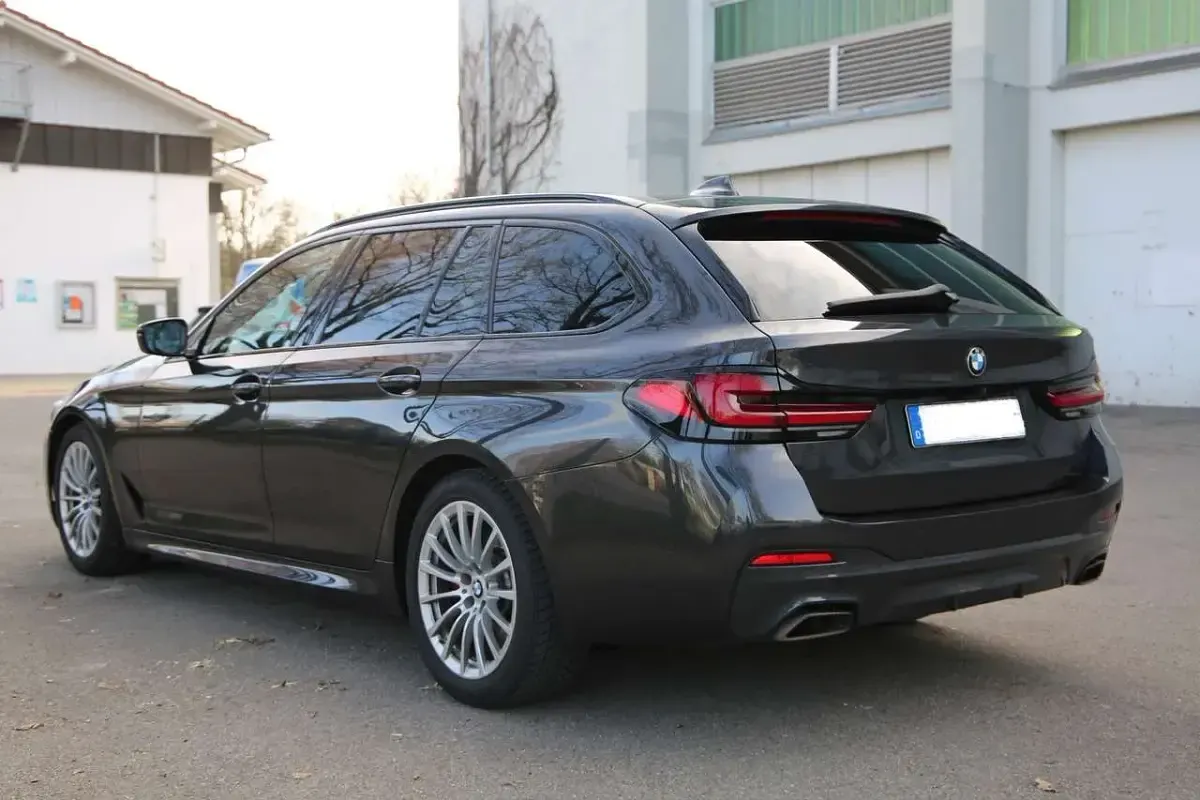 Gebraucht BMW 530 M Sport 286 PS (210 kW) 2023 Kombi
