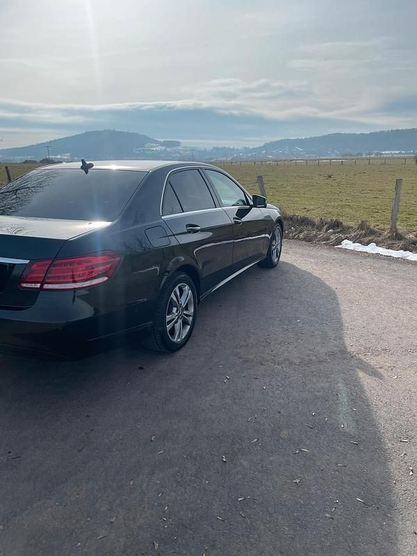 Gebraucht Mercedes E200 136 PS (100 kW) 2015 Schwarz Limousine
