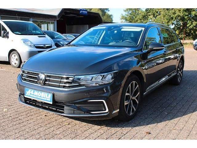 Mangangrau metallic (metallic) Gebraucht 2023 VW Passat GTE Kombi | 23.999 € (Guter Preis) - Bild 1/4