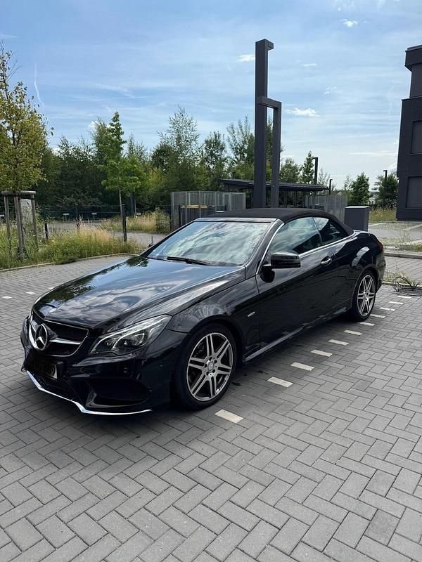 Schwarz Gebraucht 2016 Mercedes E200 AMG Cabrio | 16.890 € - Bild 1/4