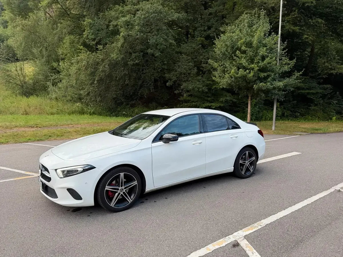 Gebraucht Mercedes A180 Progressive 116 PS (85 kW) 2020 Weiß Limousine