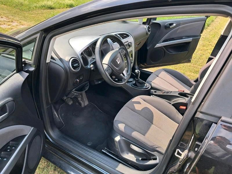 Schwarz Gebraucht 2011 Seat Leon Kleinwagen | 3.950 € (Fairer Preis) - Bild 1/4