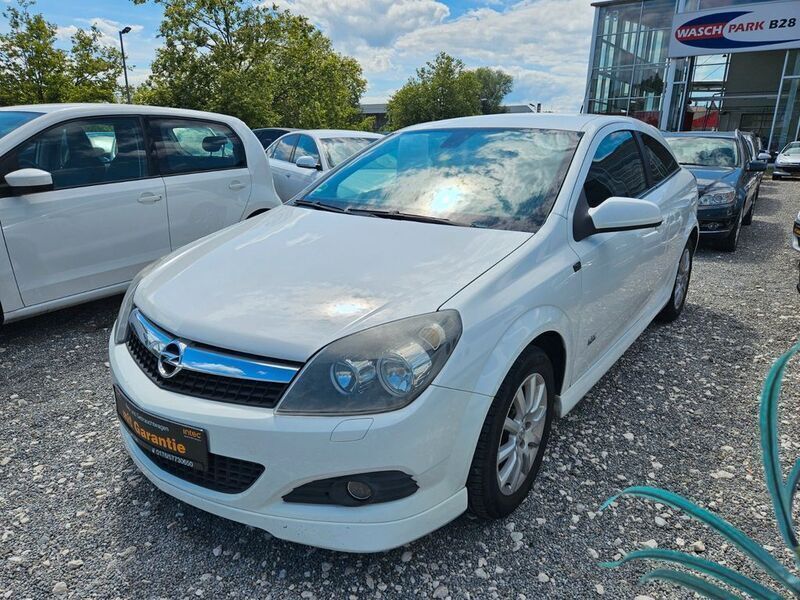 Weiß Gebraucht 2009 Opel Astra GTC Edition Coupé | 3.390 € (Etwas zu teuer) - Bild 1/4