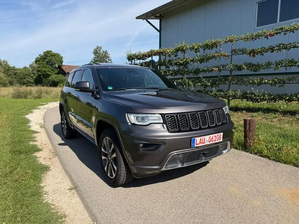 Gebraucht Jeep Grand Cherokee Overland 250 PS (183 kW) 2018 Grau SUV