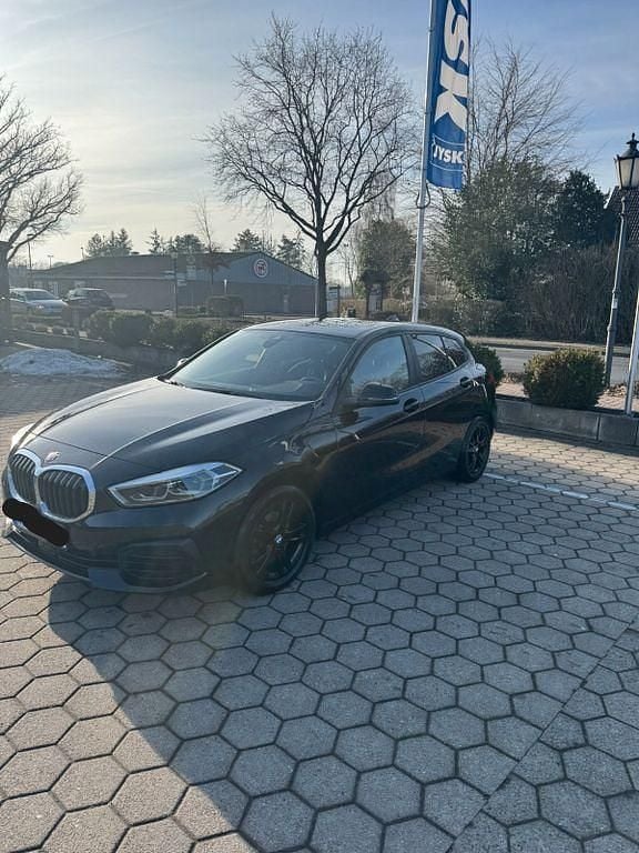 Gebraucht BMW 118 Advantage 140 PS (102 kW) 2021 Schwarz Kleinwagen