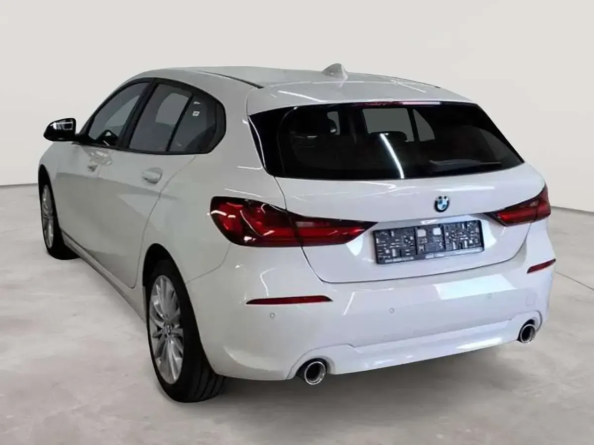 Gebraucht BMW 120 Advantage 190 PS (139 kW) 2022 Alpinweiß Limousine