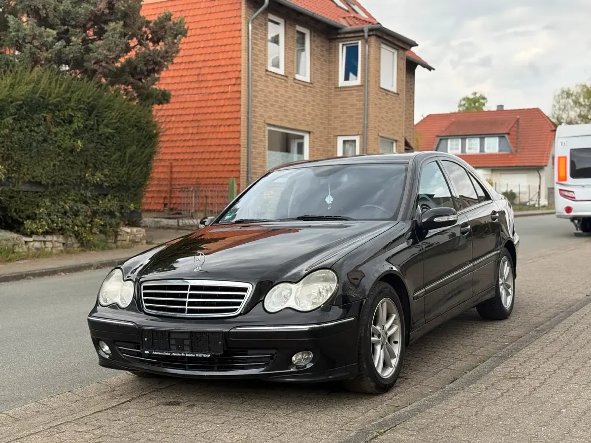 Gebraucht Mercedes C220 Avantgarde 150 PS (110 kW) 2004 Schwarz Limousine