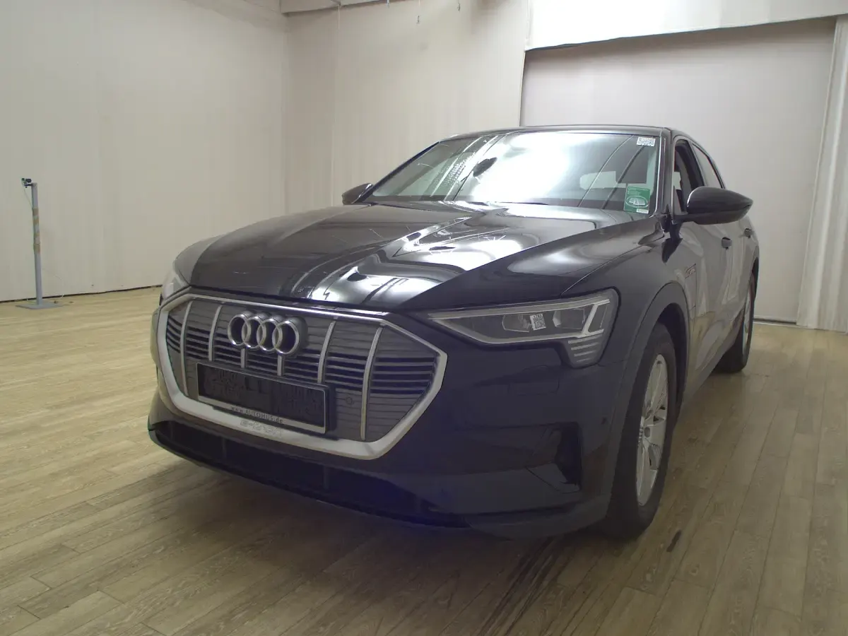 Używany Audi e-tron Basis 230 kW (313 KM) 2022 Czarny SUV