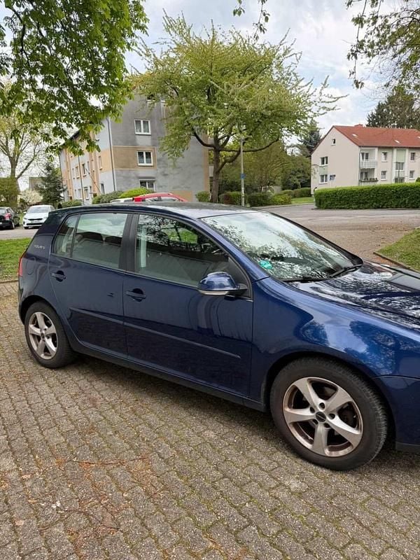Second-hand VW Golf V 102 CP (75 kW) 2007 Albastru Berlinǎ