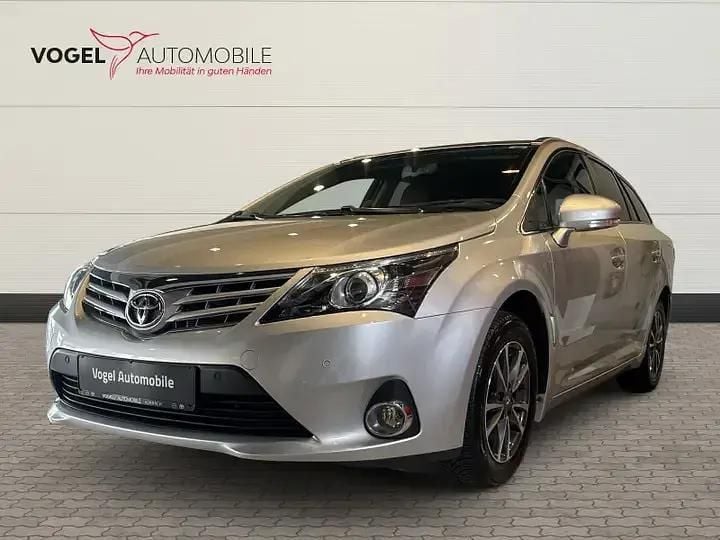 Silver metallic Gebraucht 2013 Toyota Avensis Multidrive S Kombi | 12.370 € (Teuer) - Bild 1/4