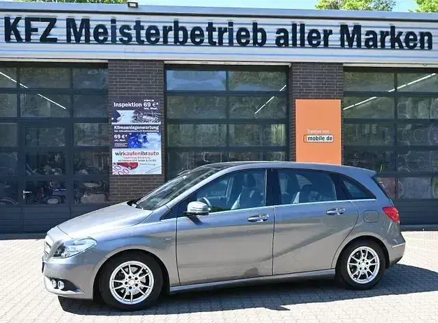 Używany Mercedes B200 156 KM (114 kW) 2012 Szary Minivan
