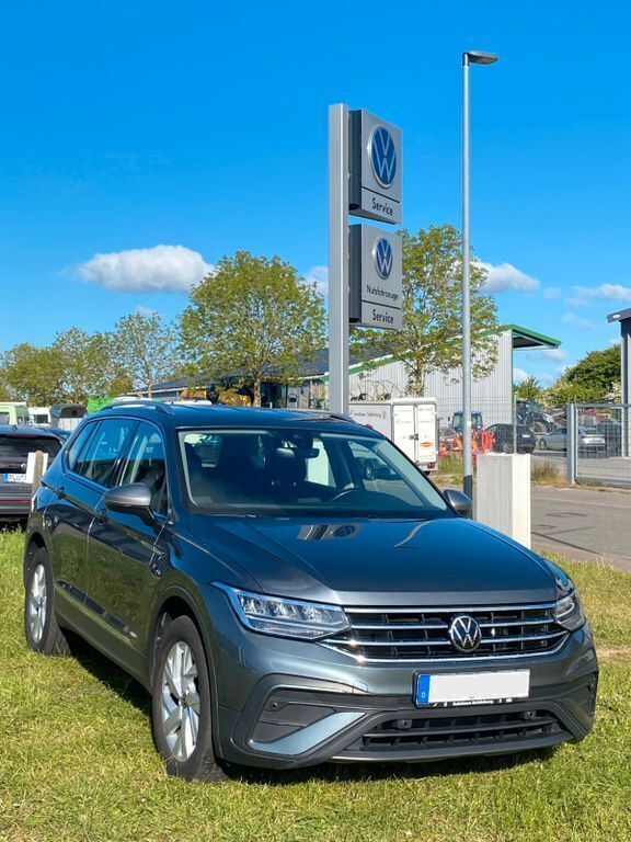 Grau Gebraucht 2022 VW Tiguan Allspace Life SUV | 34.990 € (Fairer Preis) - Bild 1/4