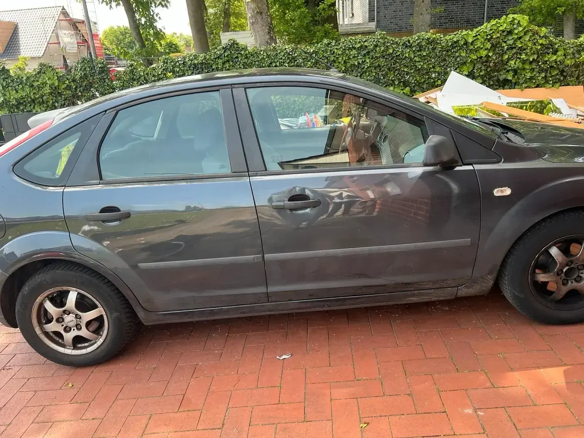 Gebraucht Ford Focus 100 PS (73 kW) 2006 Blau Limousine