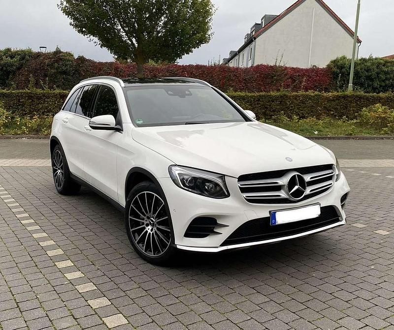 Weiß Gebraucht 2015 Mercedes GLC250 AMG line SUV | 26.400 € (Fairer Preis) - Bild 1/4